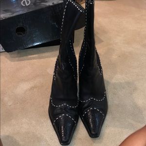 Newport News black boots size 8